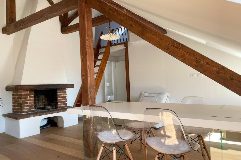 Design Apartment In The Heart Of Больцано Экстерьер фото